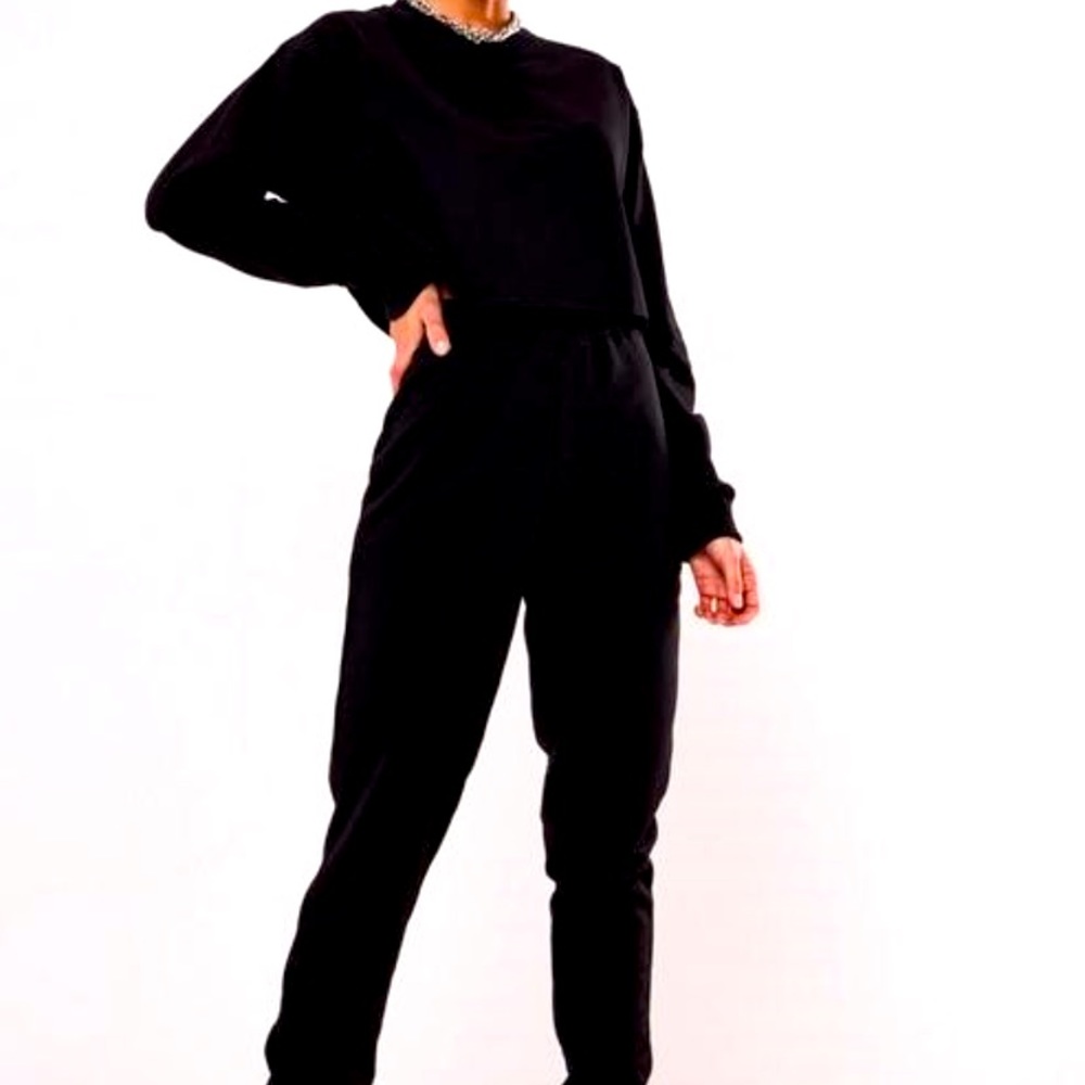 Black Cropped Sweatshirt and Joggers